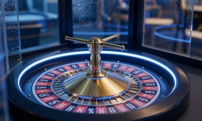Lightning Roulette Tisch mit goldenem Rad und blauen Neon-Akzenten im Casea Gold Saloon